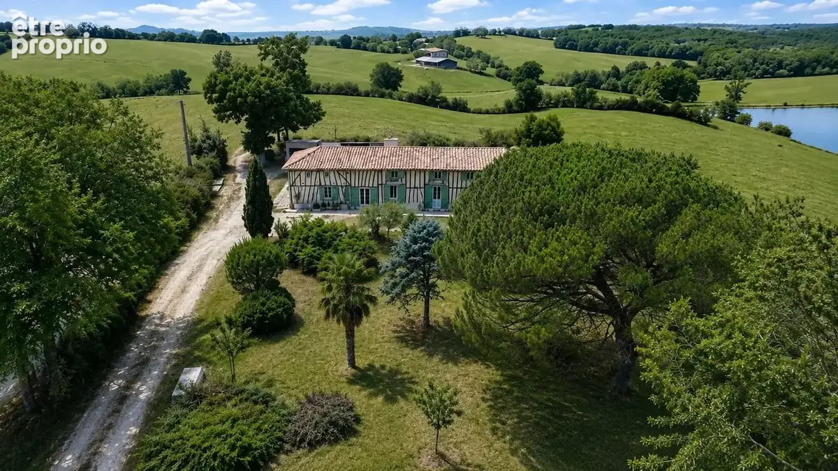 EXCLUSIVITÉ - Maison T5 de 219m2 habitables nichée sur les hauteurs gersoises dans un environnement calme - photo 2