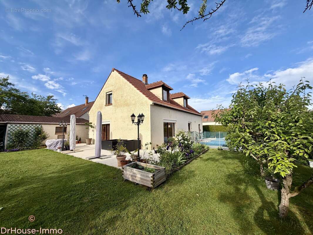 Maison à MONTEVRAIN