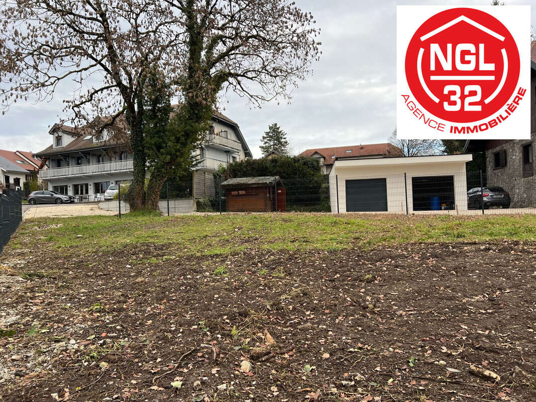 Terrain à VILLY-LE-PELLOUX