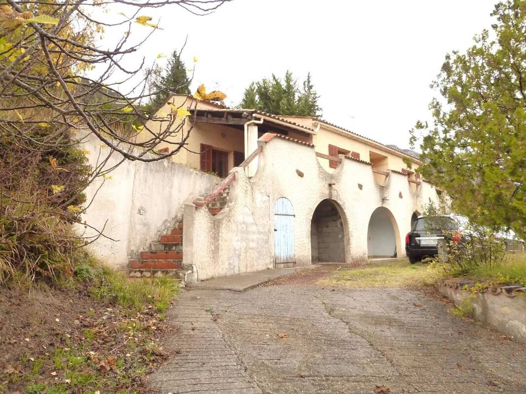 Maison à PUGET-THENIERS