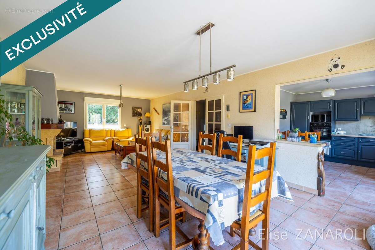 Maison 137 m² à Roussy-Le-Village  - photo 4