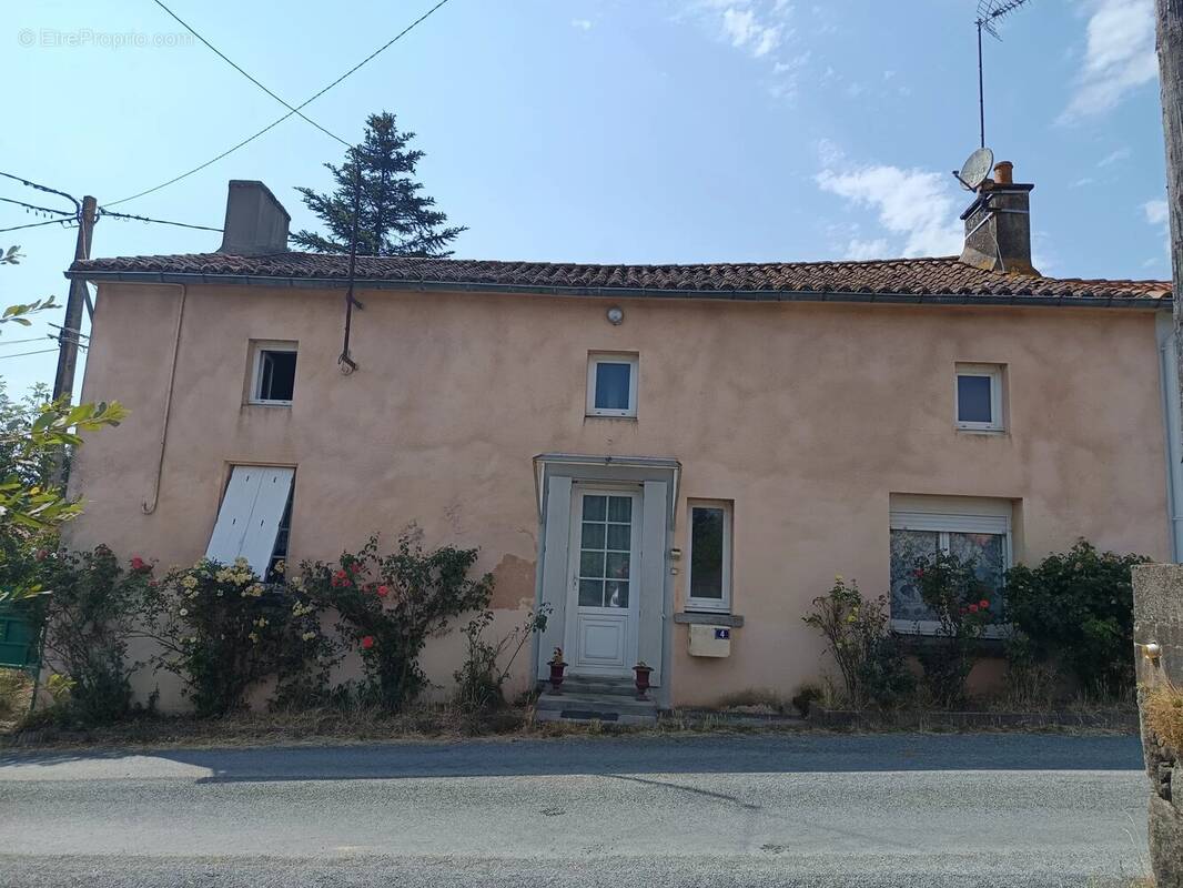 Maison à MONCOUTANT