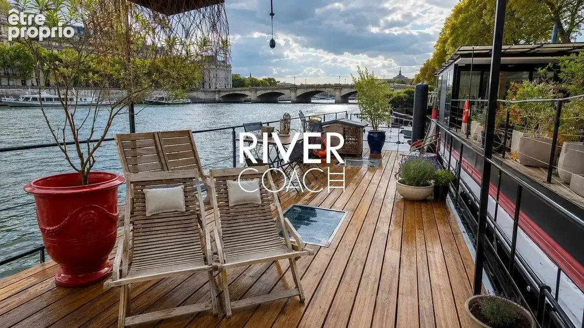 Péniche à vendre avec terrasse et vue panoramique sur les monuments de Paris – Tuileries - Concorde, Paris 8ème arrondissement. - photo 2