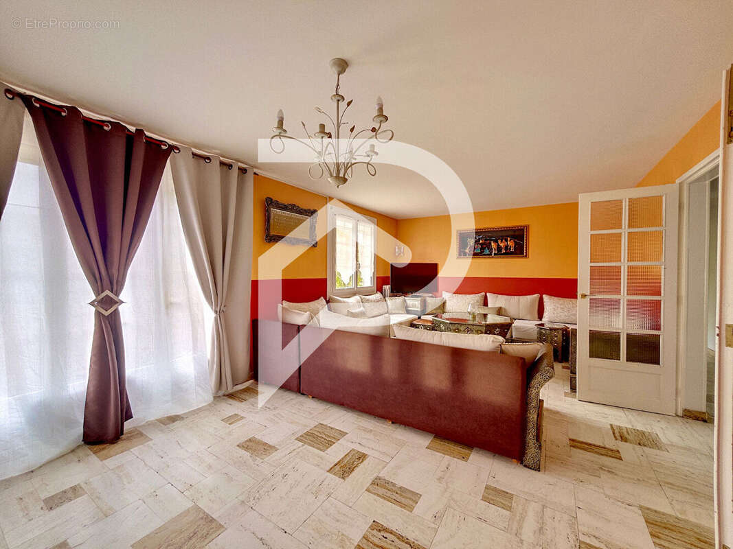 Maison à VILLENEUVE-SAINT-GERMAIN