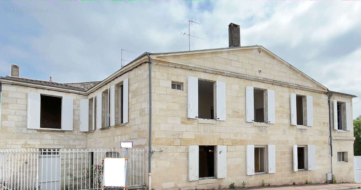 A vendre maison en pierre de 317 m2 avec jardin et dépendances - secteur blaye - photo 9
