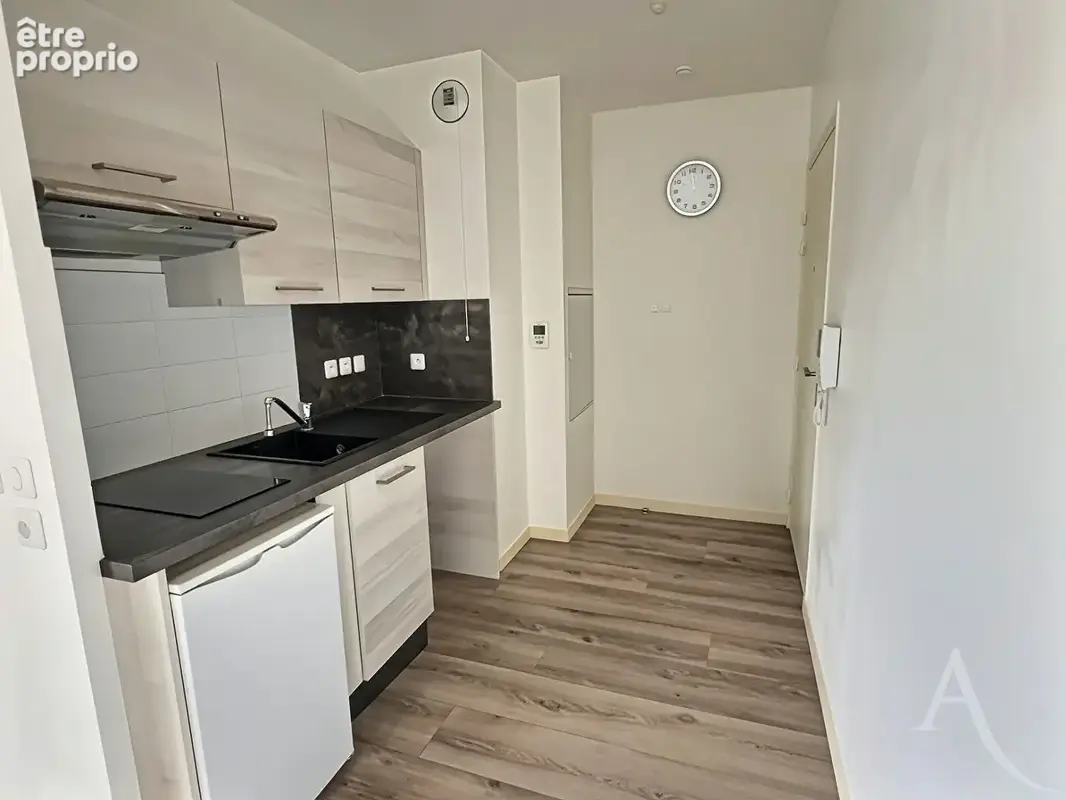 Appartement 1 pièce 28.40 m2 avec place de parking en sous-sol - THIAIS résidence récente - photo 3