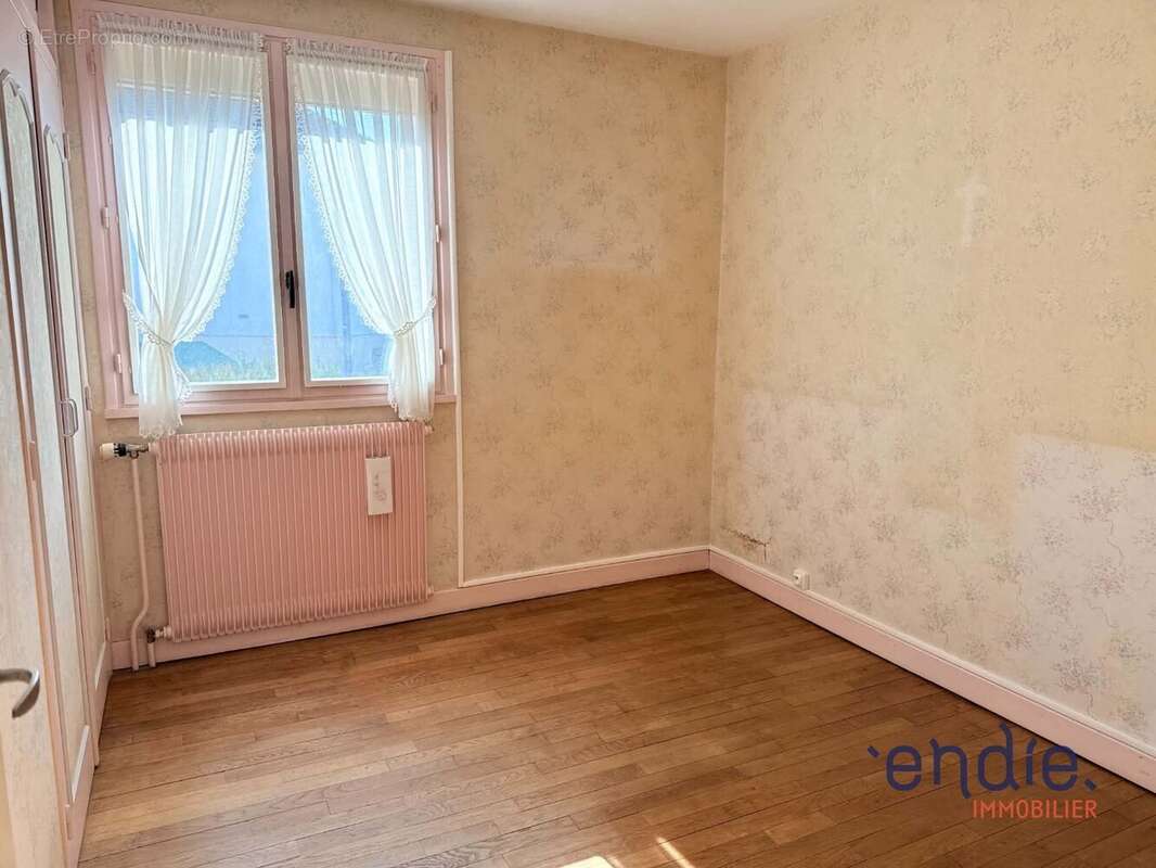 Maison 114 m² à Bourbon-Lancy  - photo 11