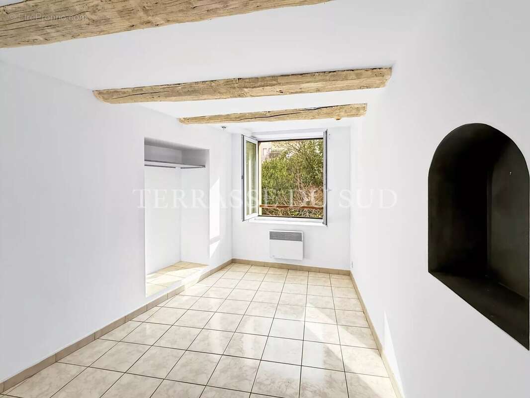 Appartement à MARSEILLE-2E