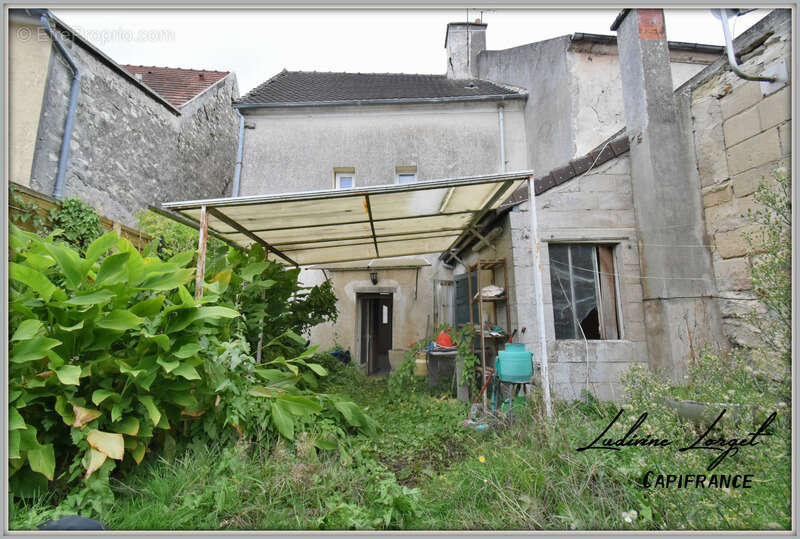 Maison à NEUILLY-SAINT-FRONT
