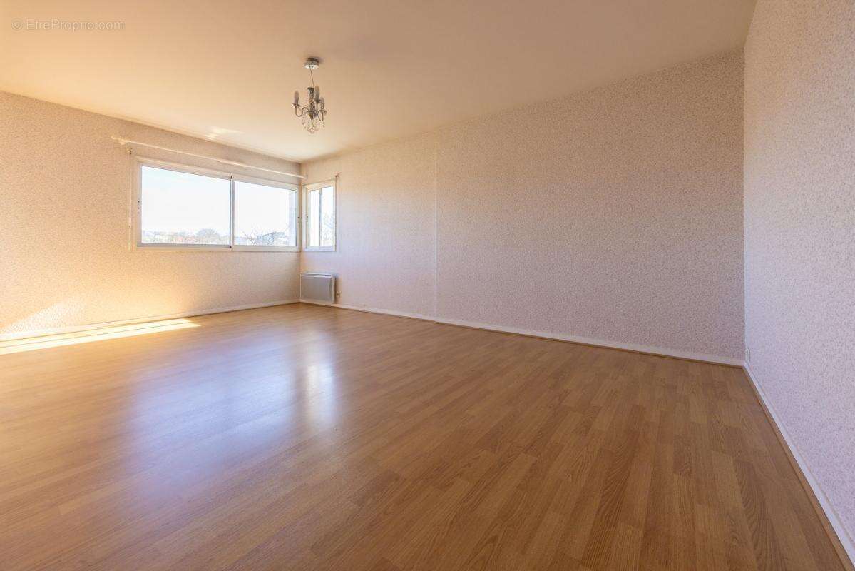 Appartement à SAINT-SEBASTIEN-SUR-LOIRE