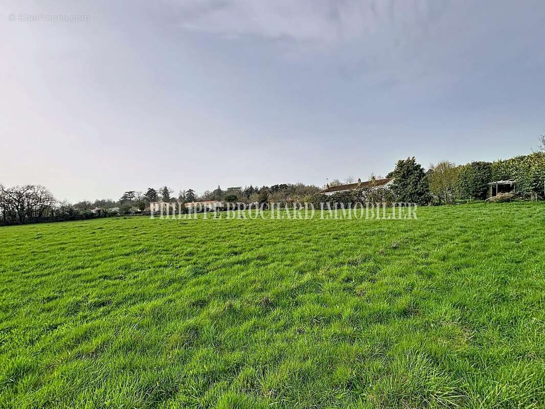 Terrain à MAREUIL-SUR-LAY-DISSAIS