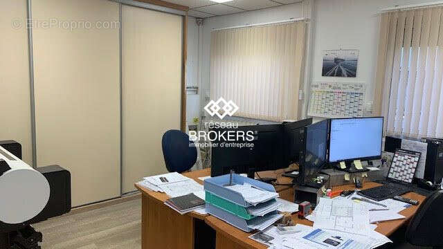 bureau - Commerce à JONQUIERES