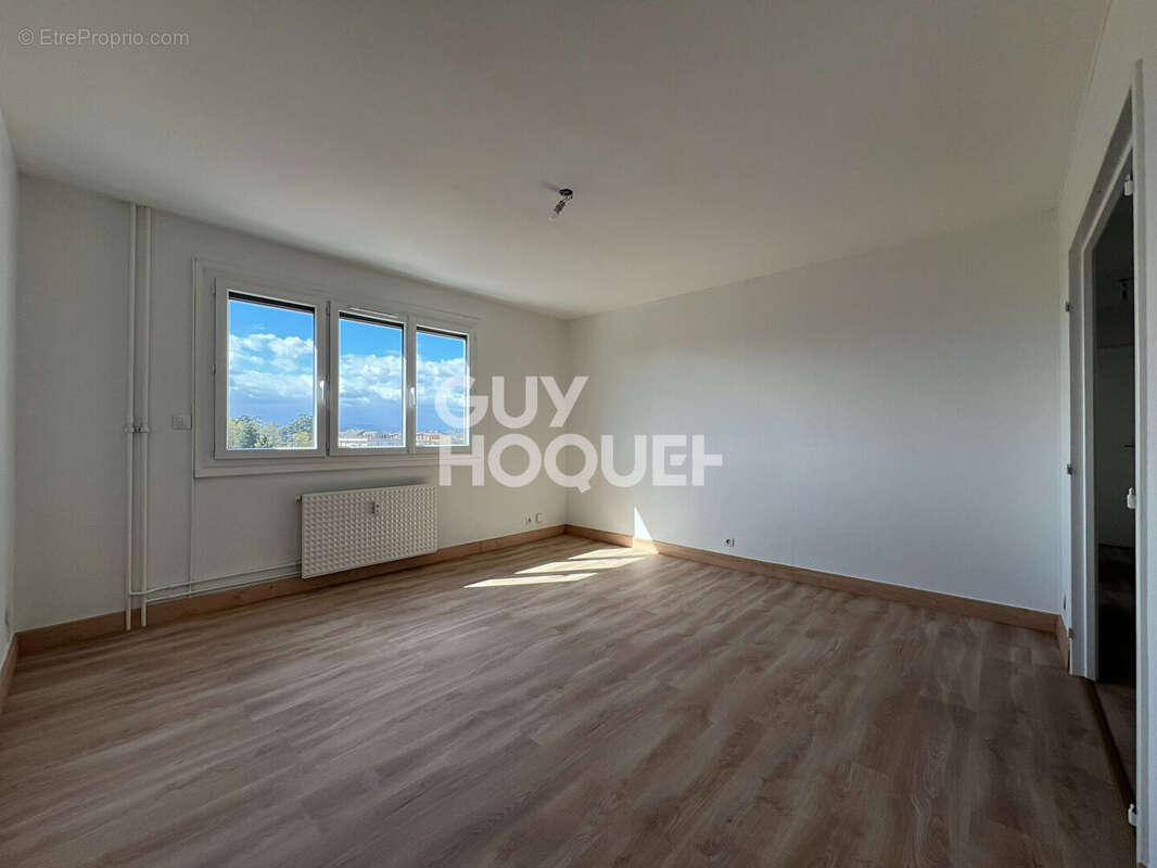 Appartement à DECINES-CHARPIEU