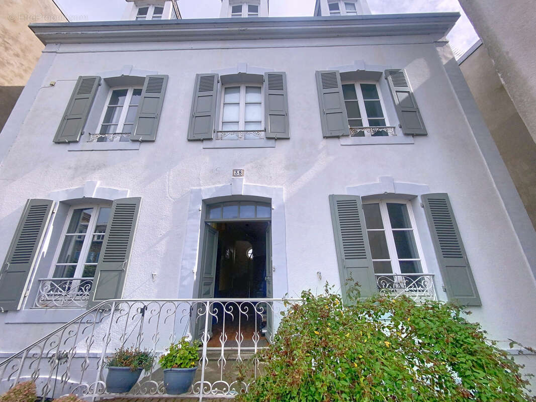 Maison à DONVILLE-LES-BAINS