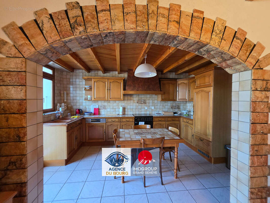 Opportunité rare - Ensemble immobilier de deux maisons avec dépendances à DRAILLANT - photo 5