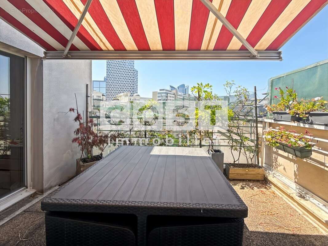 Appartement à COURBEVOIE