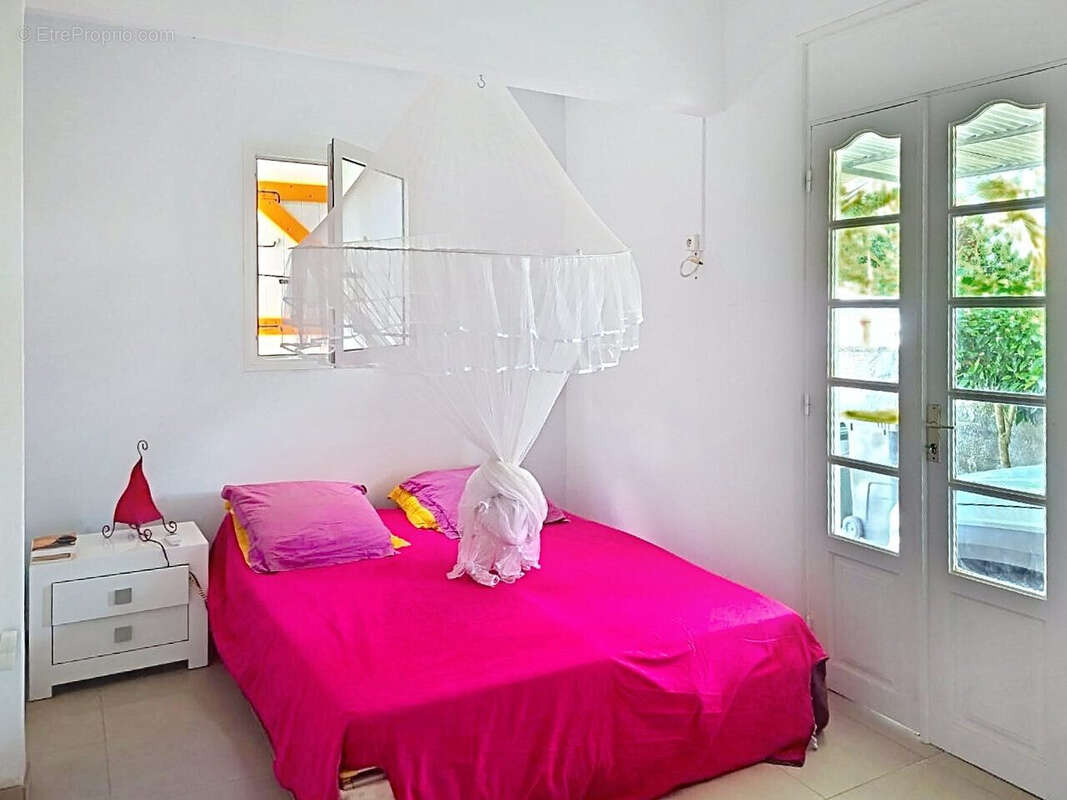 Maison 118 m² à Sainte-Rose  - photo 9