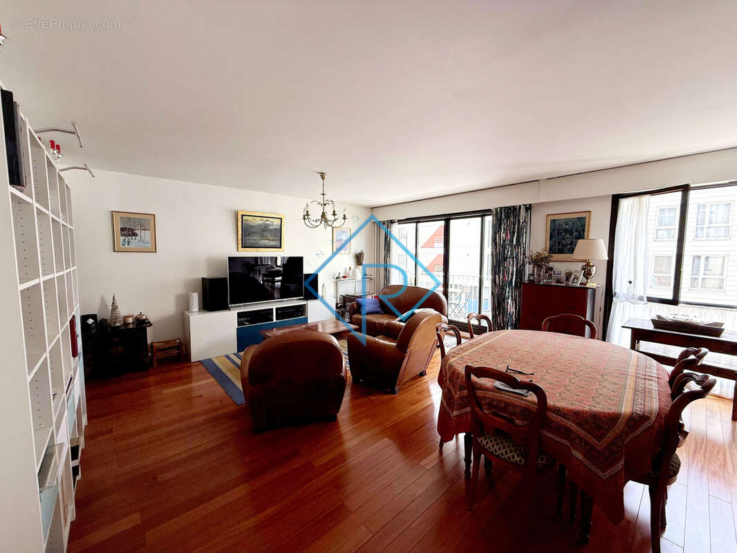 Appartement à PARIS-11E