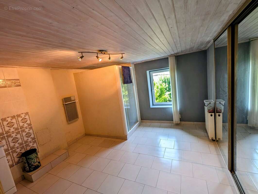 Grande maison à la campagne avec dépendance - photo 7