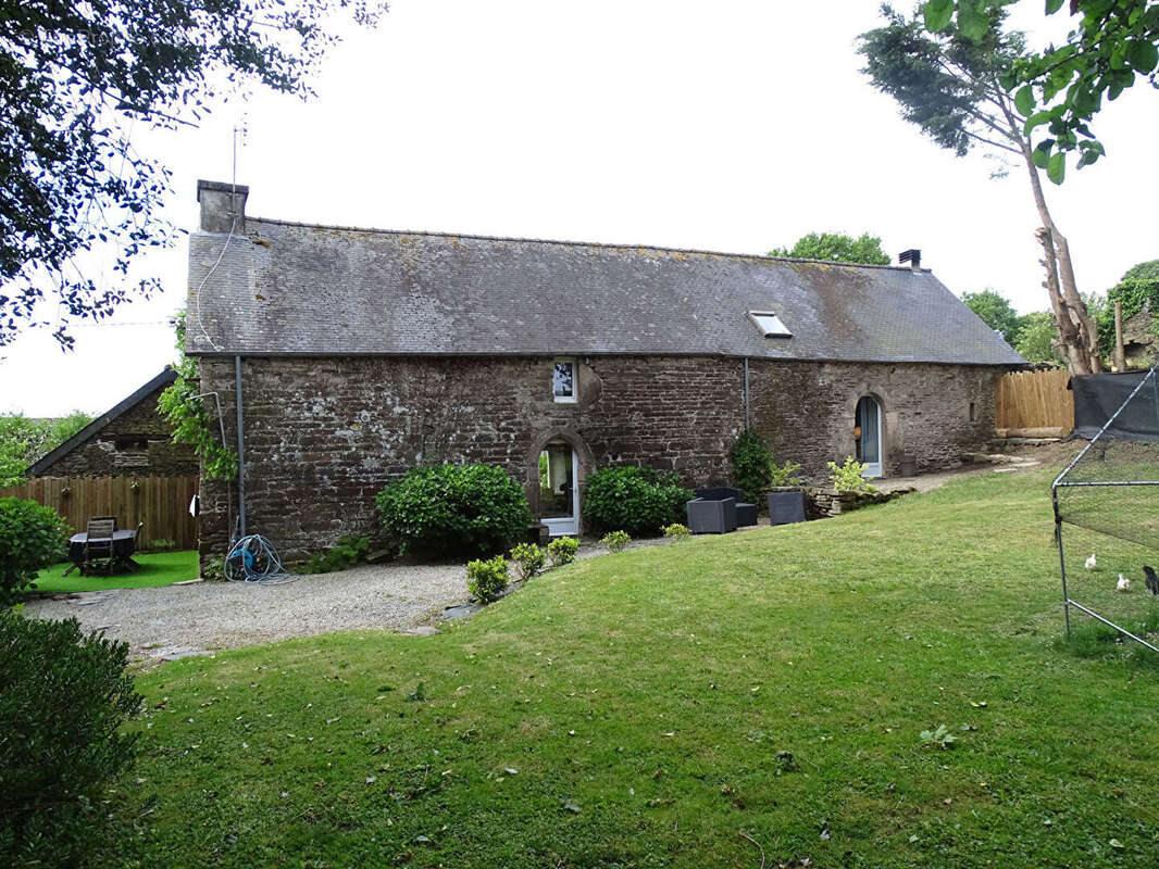CÔTES D'ARMOR. Une superbe longère en pierre, avec deux bâtiments en pierre indépendants, près de Carhaix-Plouguer - photo 17