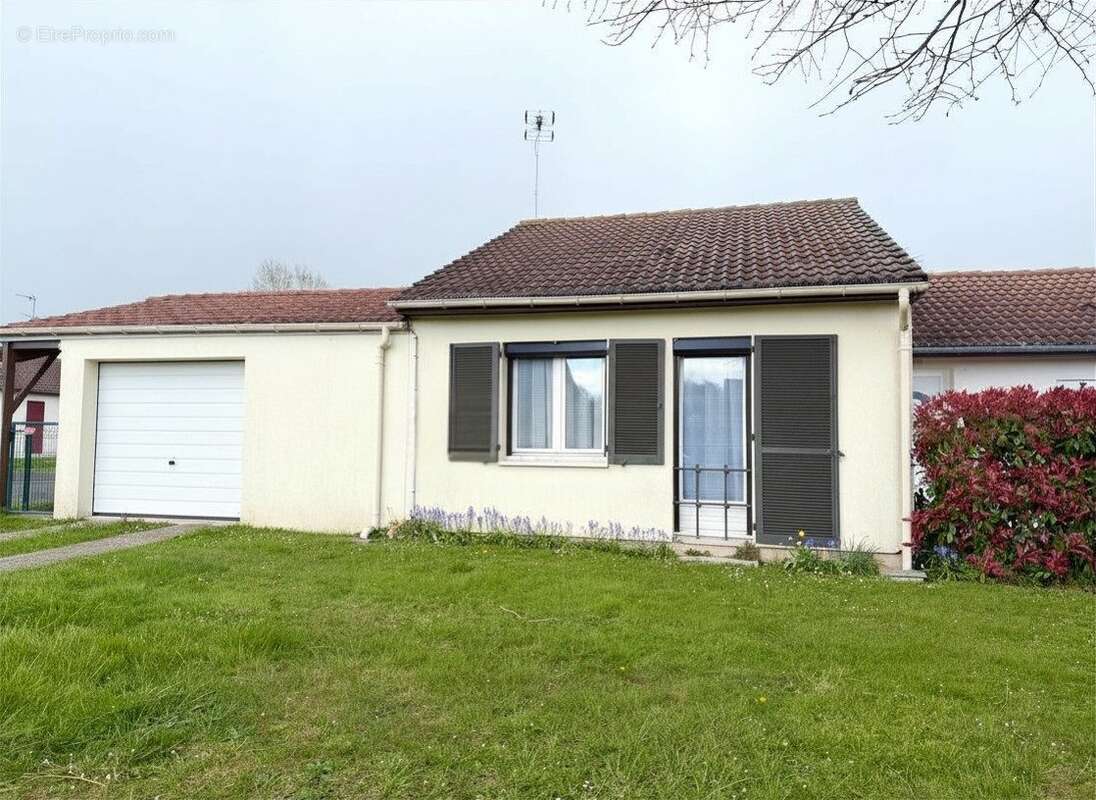 Façade - Maison à MAROLLES-LES-BRAULTS