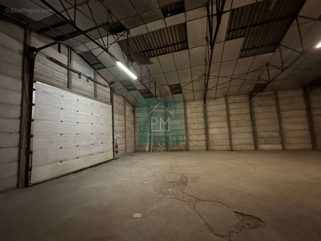 Commerce à FEUQUIERES-EN-VIMEU