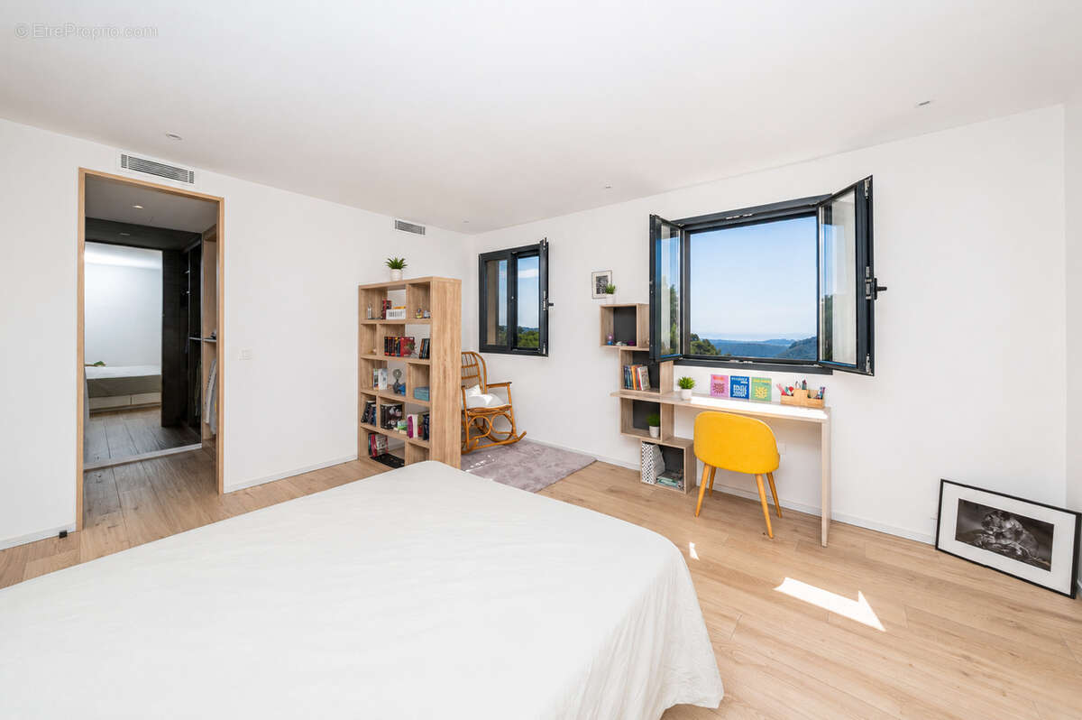 Maison à TOURRETTES-SUR-LOUP