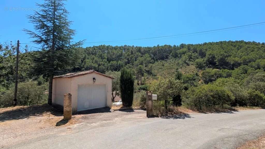 Maison à ENTRECASTEAUX