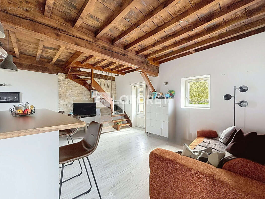 Maison à MONTMERLE-SUR-SAONE