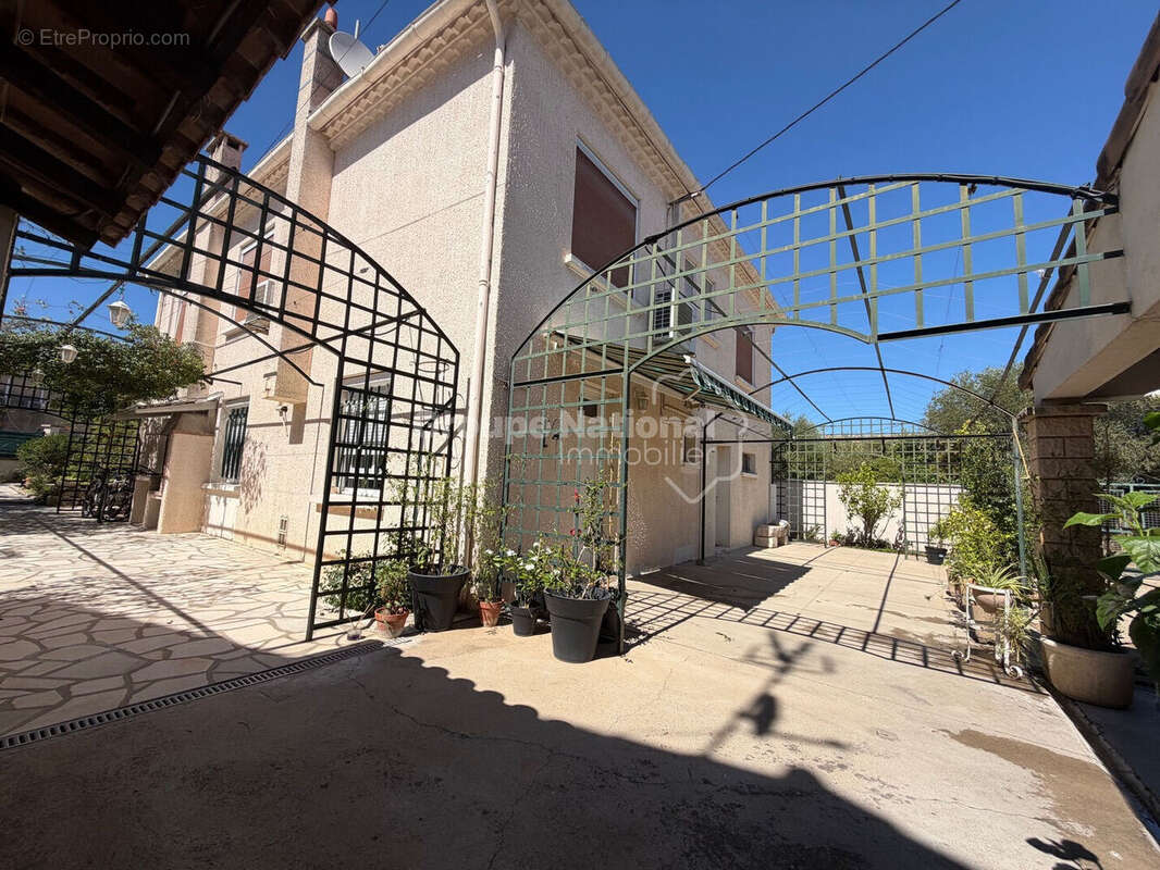 Maison à UCHAUD