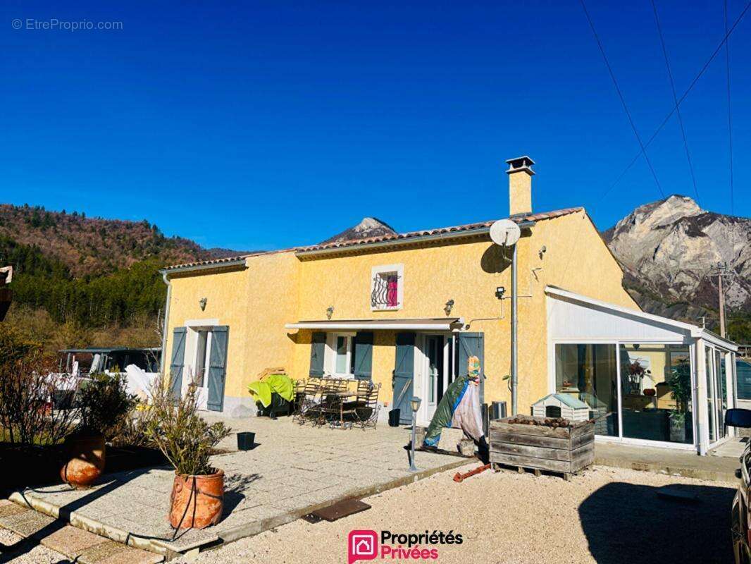 À l'abris des regards- maison 5 pièces sur terrain plat, à découvrir ! - photo 2