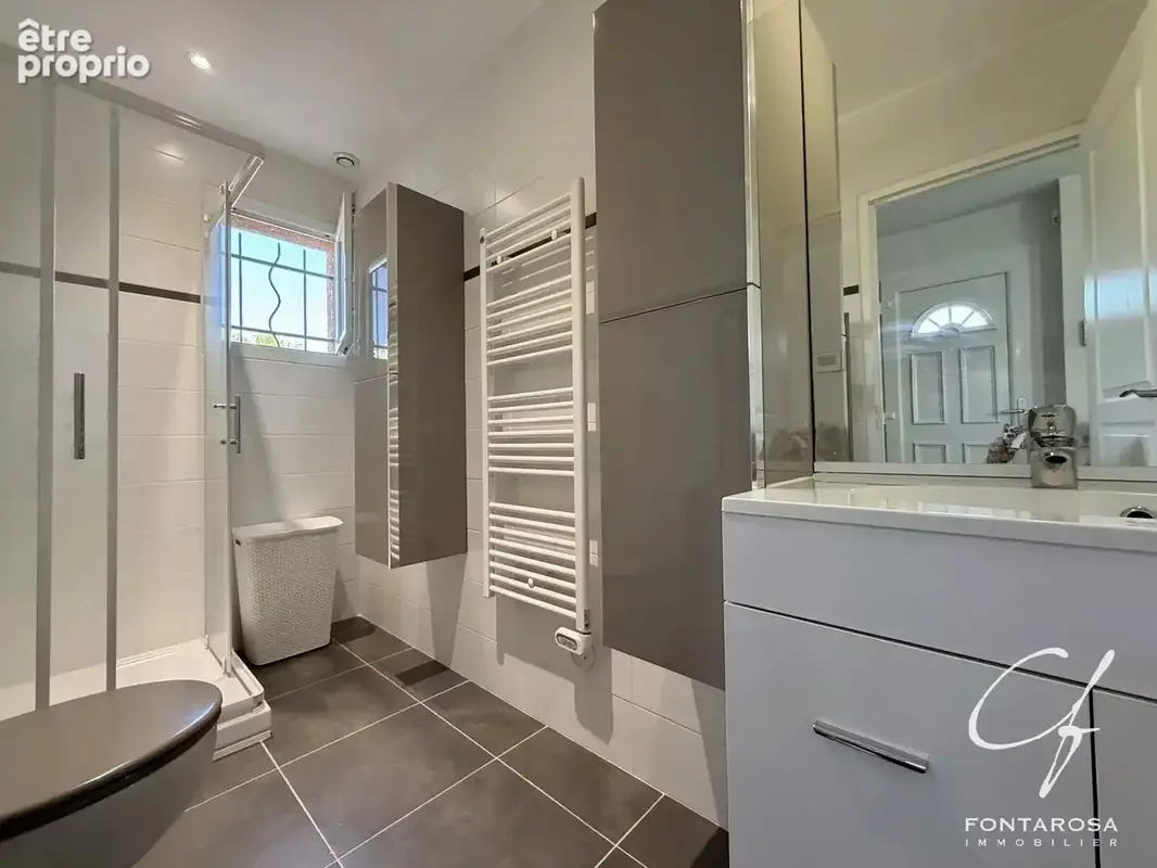 Maison 4 pièces à Bagnols-en-Forêt avec jardin, piscine et garage - photo 8