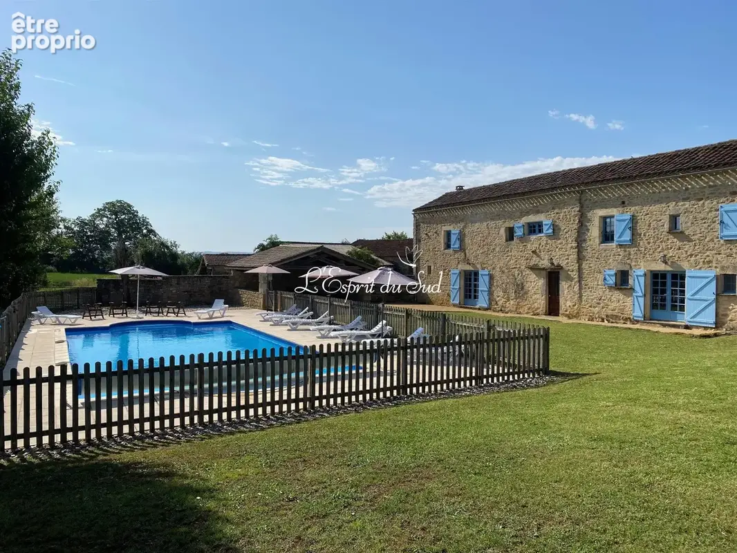 Piscine et la maison