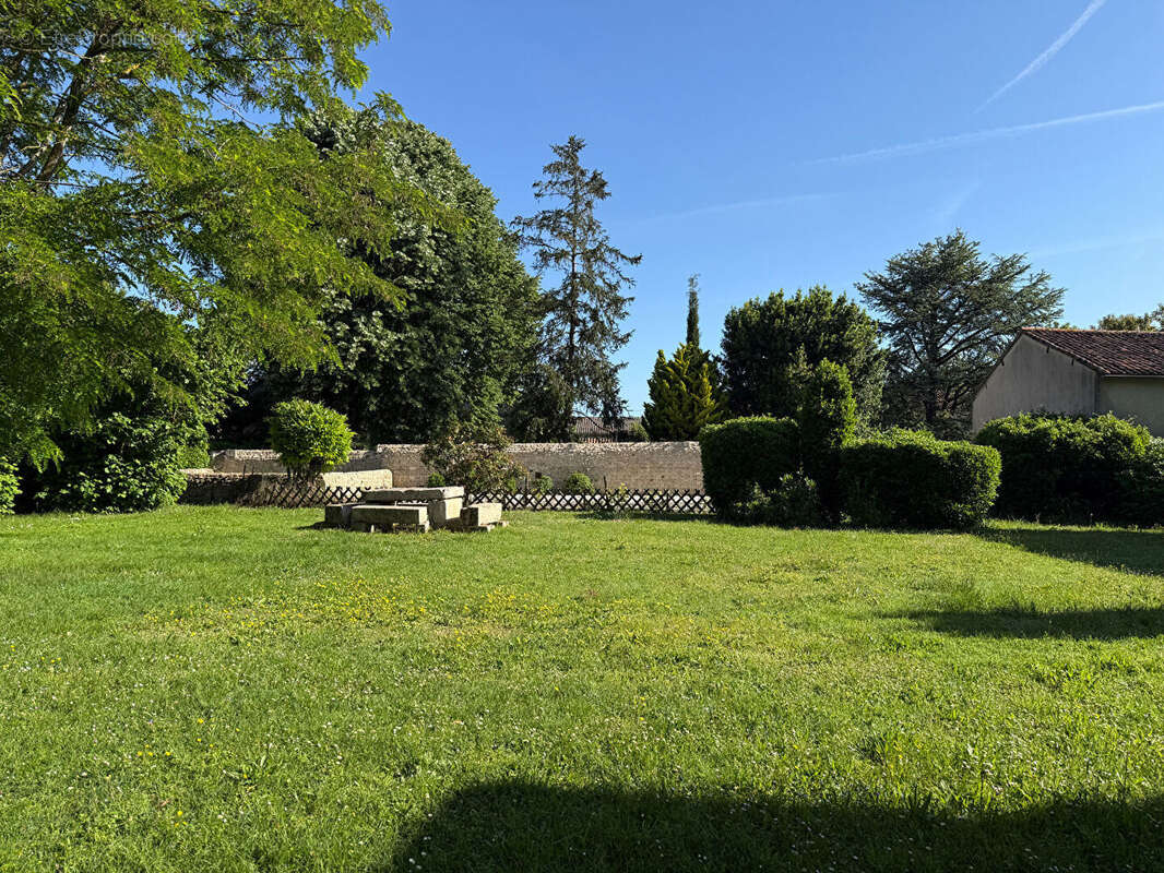 Maison à LA VILLEDIEU-DU-CLAIN