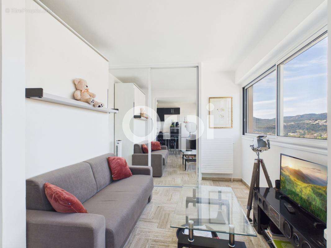 Appartement à MANDELIEU-LA-NAPOULE