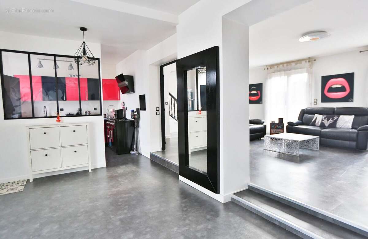 salle à manger - Maison à GOURNAY-SUR-MARNE