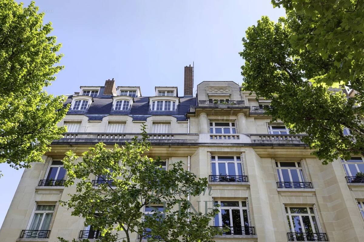 Appartement à NEUILLY-SUR-SEINE