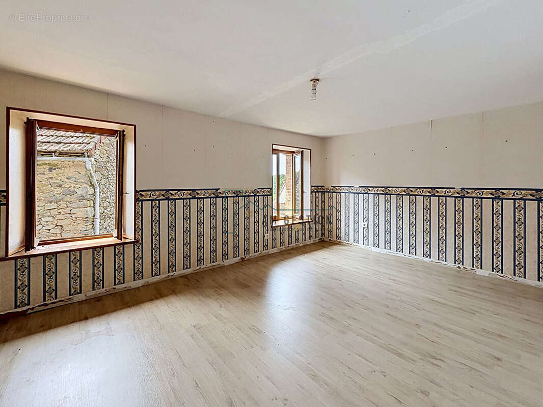Maison rénovée - secteur calme - photo 9