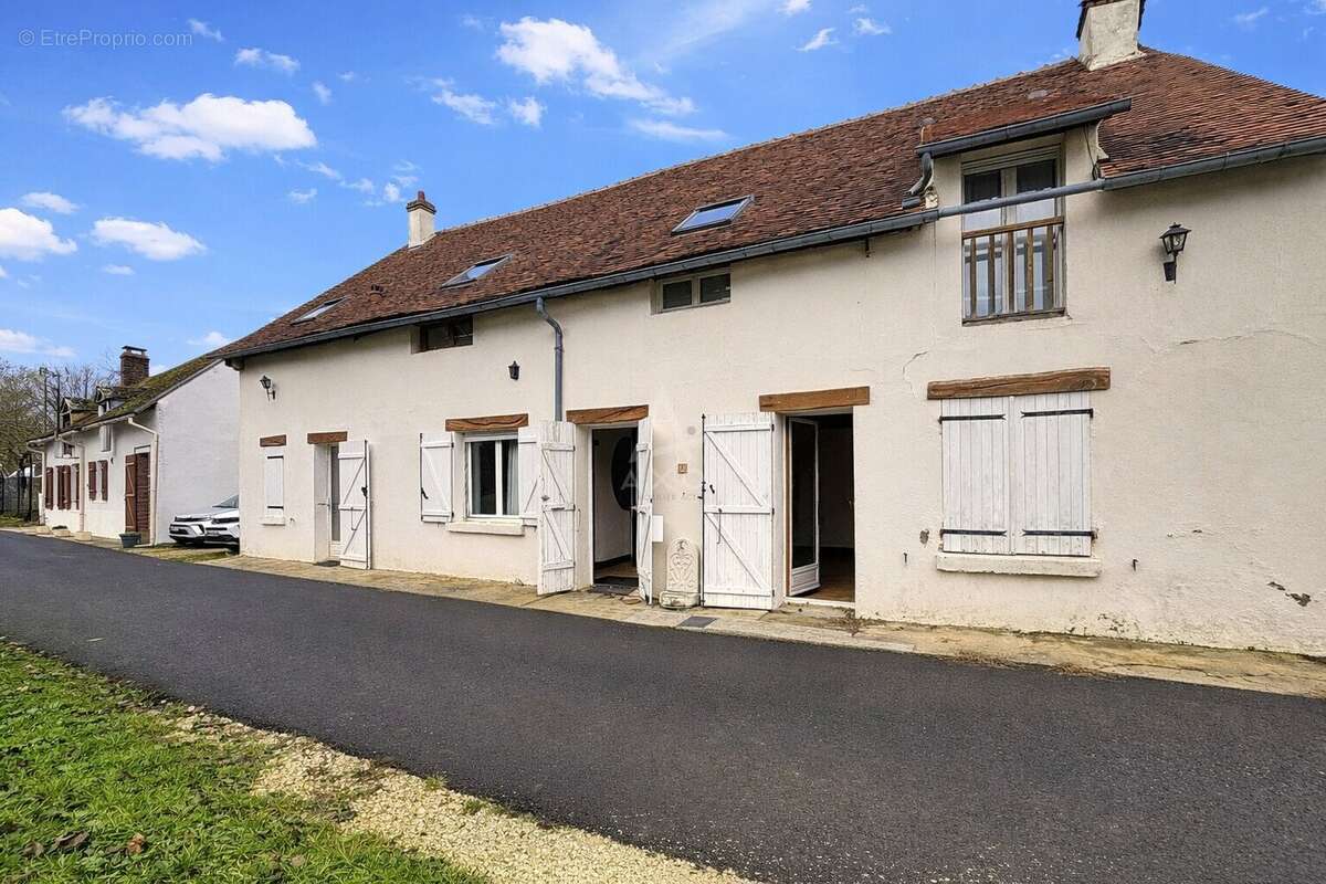 Demeure de caractère rare sur le secteur de Château-Renard - photo 2