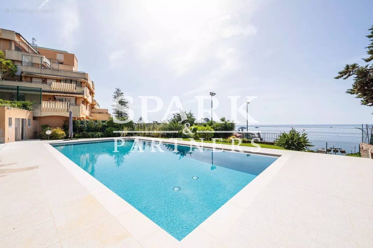 Appartement à ROQUEBRUNE-CAP-MARTIN