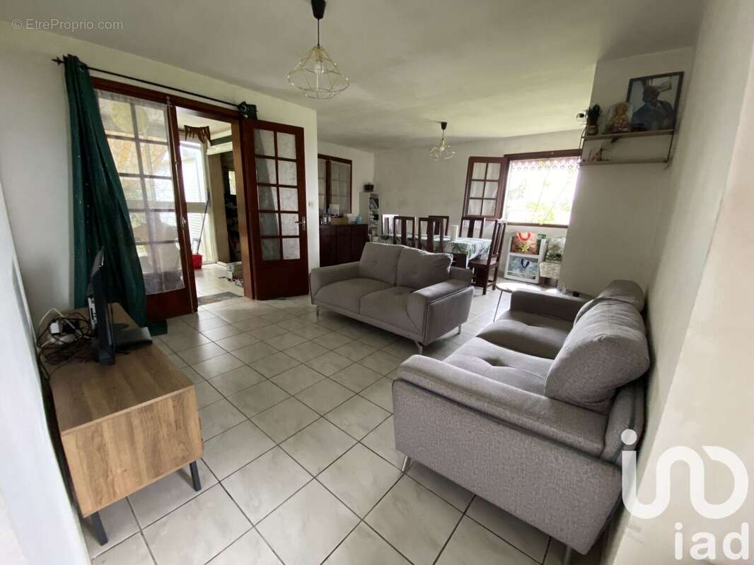 Maison 90 m² à Les Avirons  - photo 4
