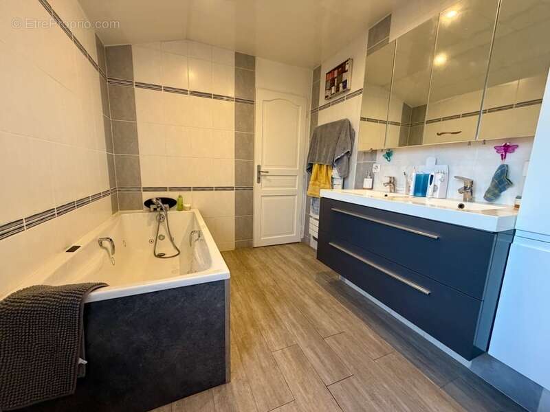 Maison à BEAUFORT-EN-VALLEE