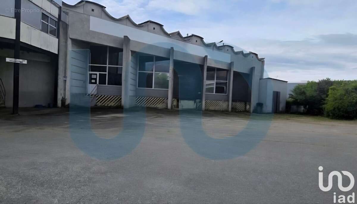 Photo 2 - Commerce à AMILLY