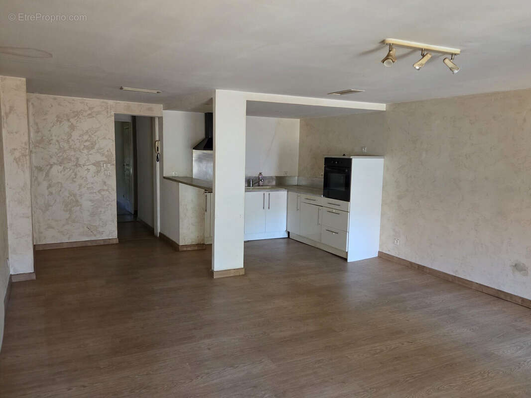 Appartement 245 m² à Sollies-Pont  - photo 2