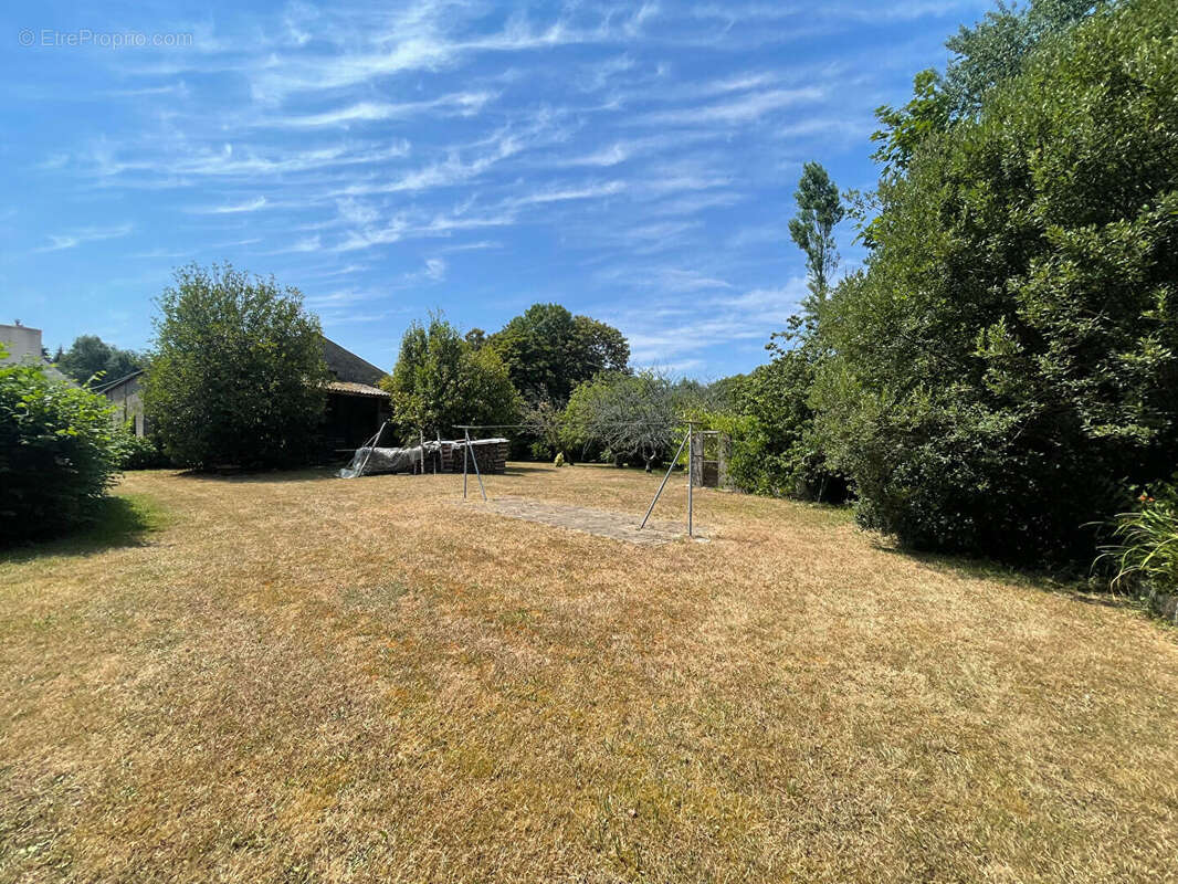 Campagne Gourlizon - Maison avec hangars - photo 9