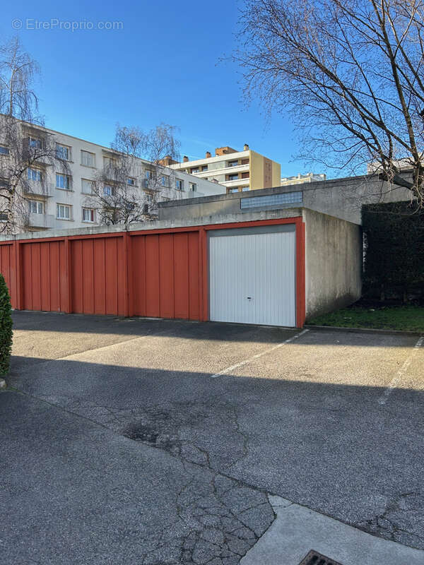 Parking à SAINT-ETIENNE