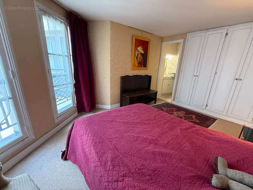 Appartement à PARIS-2E