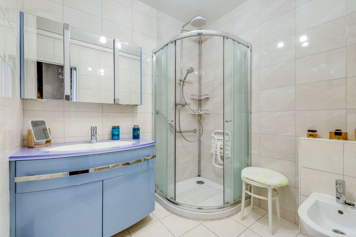 Appartement à PARIS-14E