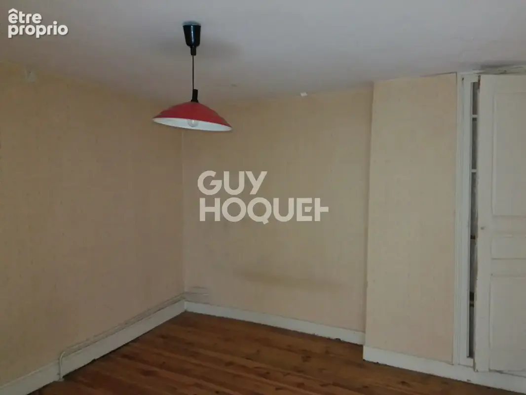 Maison de ville avec cour et dépendances - photo 6