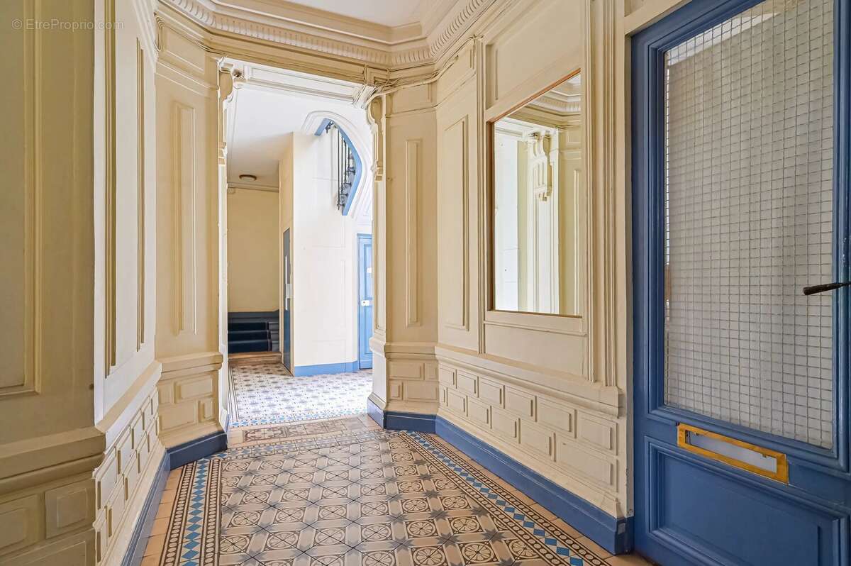 Appartement à PARIS-16E